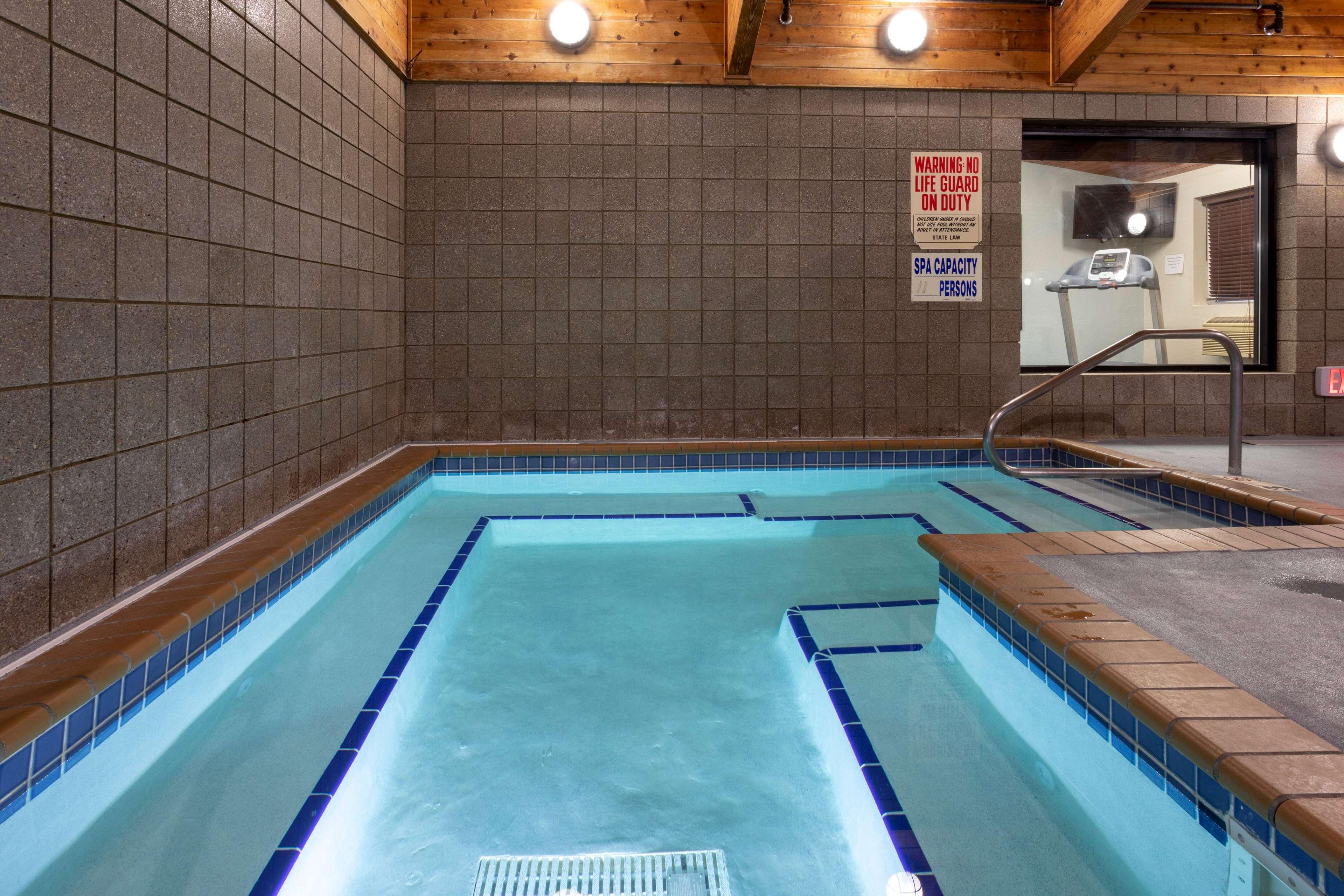 Hotel Americinn By Wyndham Conference Center 2*