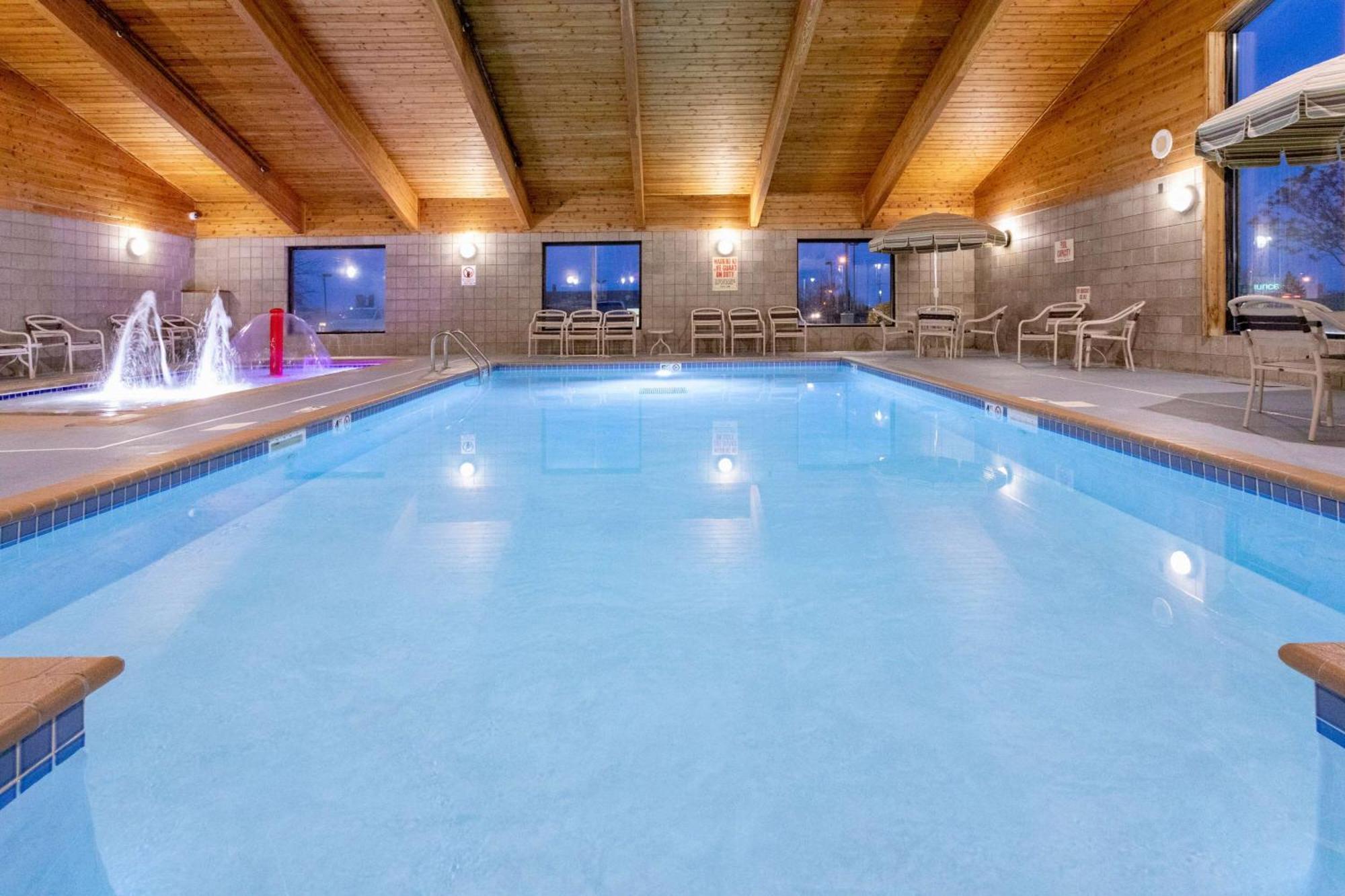 Hotel Americinn By Wyndham Conference Center