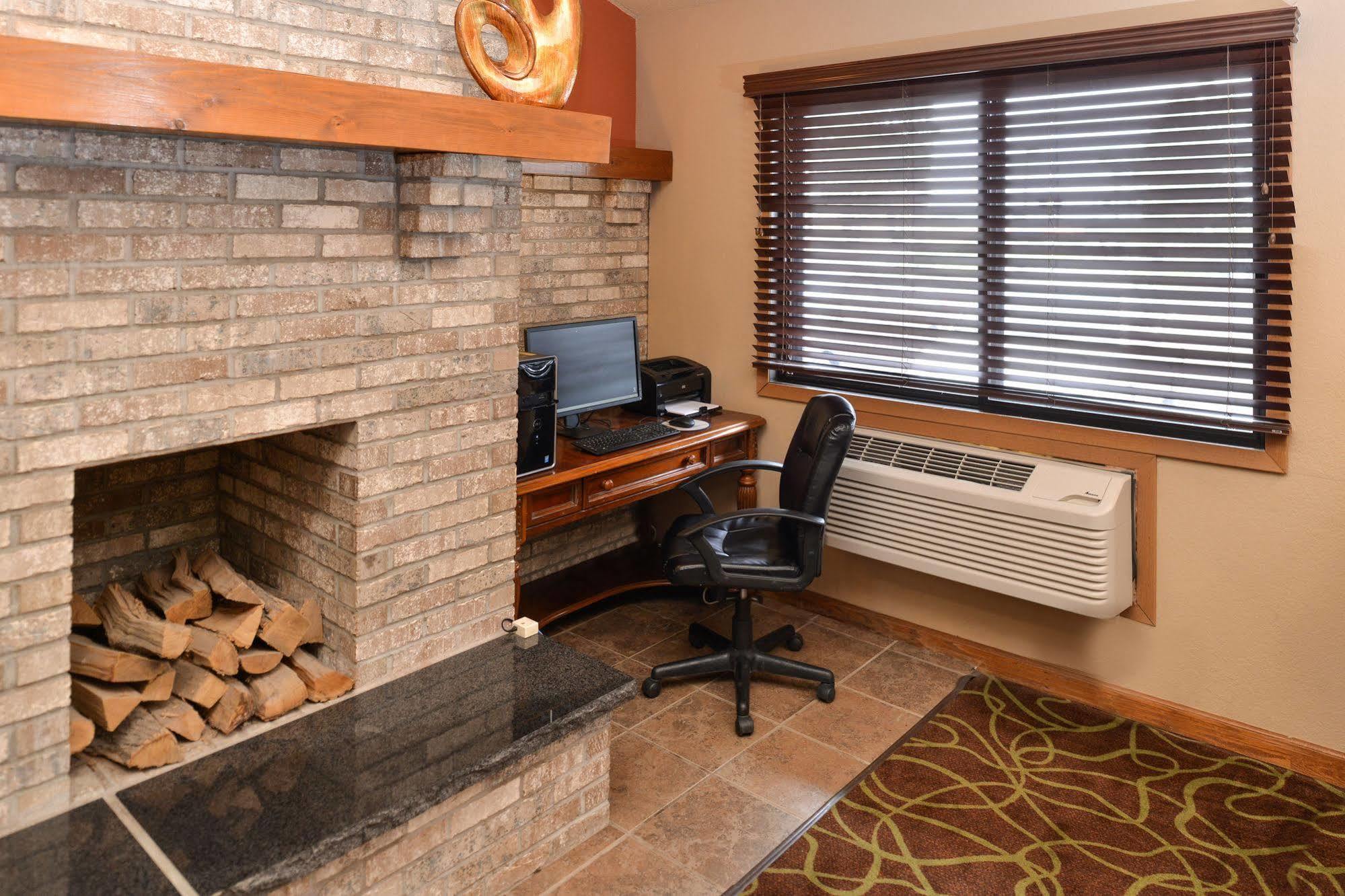 Hotel Americinn By Wyndham Conference Center 2*
